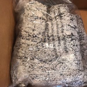 Thread and supply Sherpa pullover